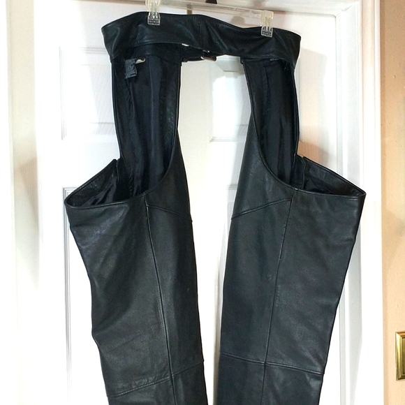 Genuine Harley Davidson leather chaps. Waist 36"-42" length 30". See pictures. - Picture 4 of 9